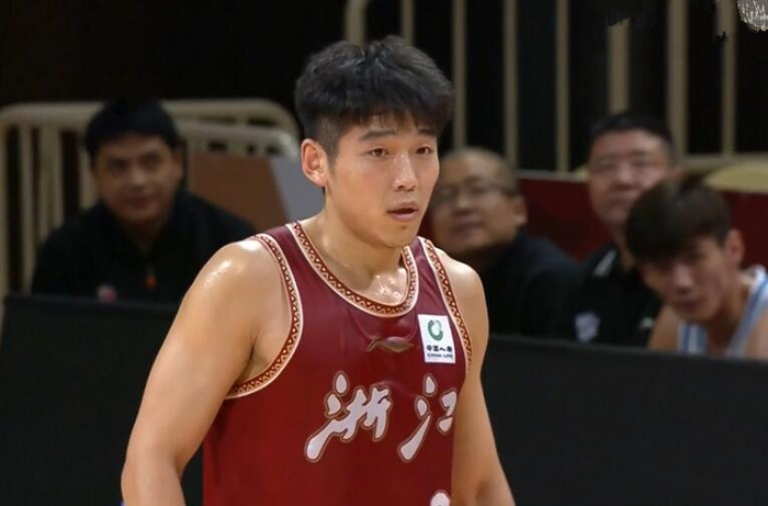 江苏男篮主场迎战浙江男篮 达卡里·约翰逊助浙